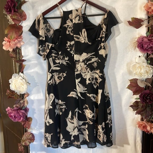 Floral dress - Picture 4 of 5